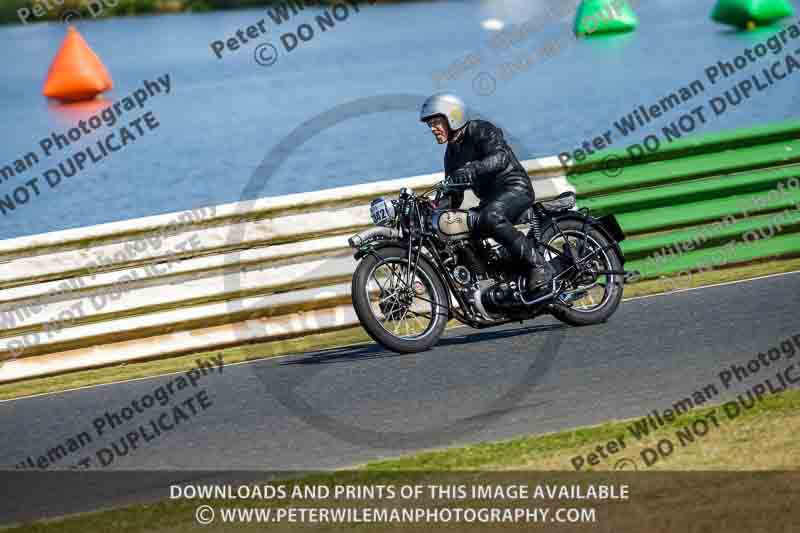 Vintage motorcycle club;eventdigitalimages;mallory park;mallory park trackday photographs;no limits trackdays;peter wileman photography;trackday digital images;trackday photos;vmcc festival 1000 bikes photographs